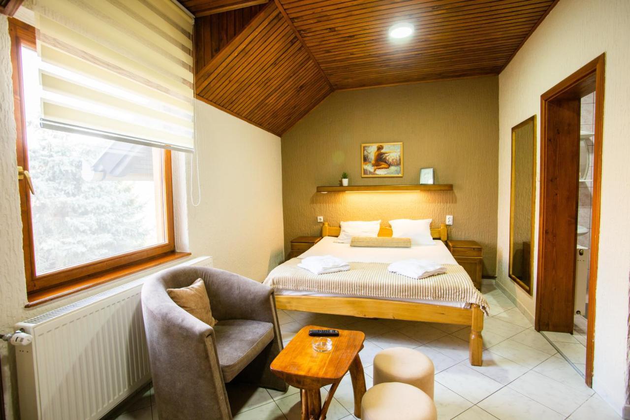 Guest House Vila Alexandar Palić エクステリア 写真
