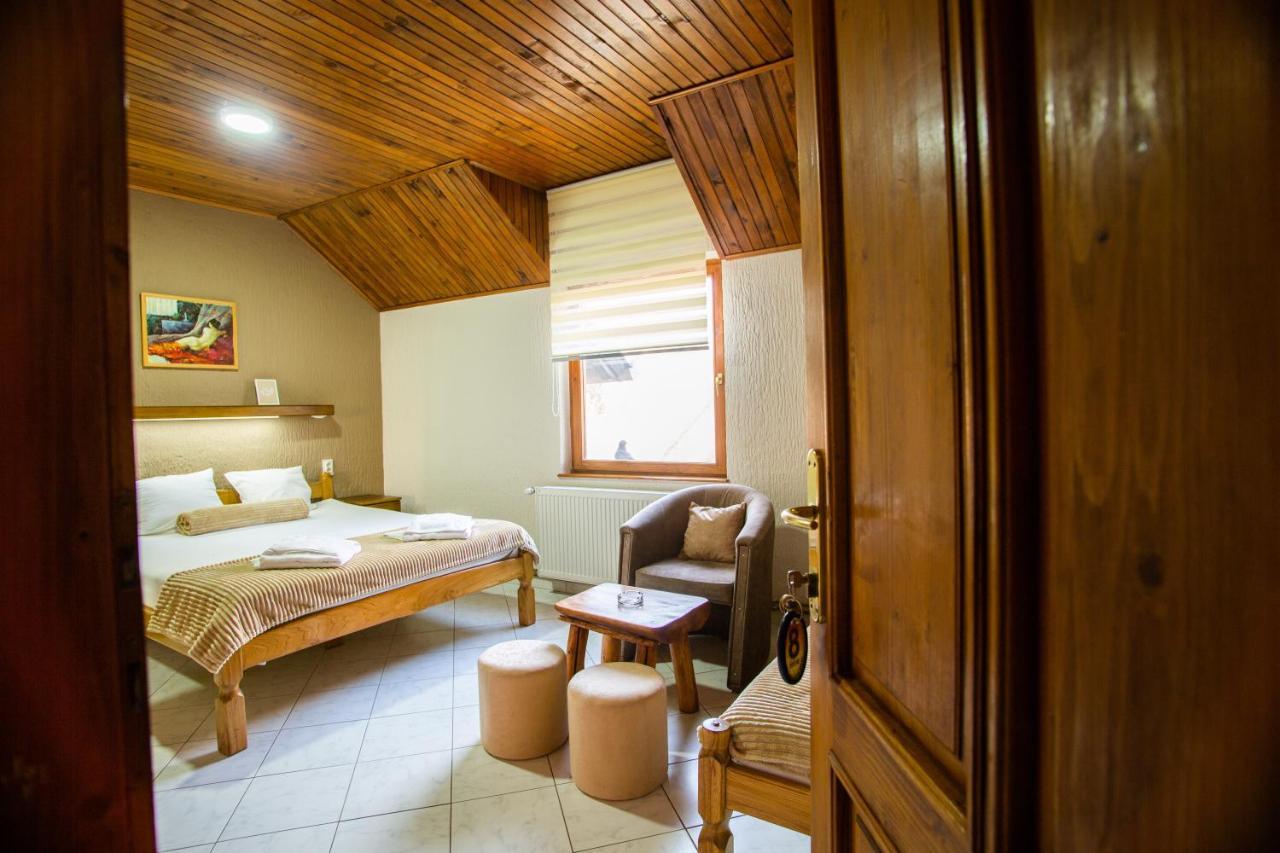 Guest House Vila Alexandar Palić エクステリア 写真