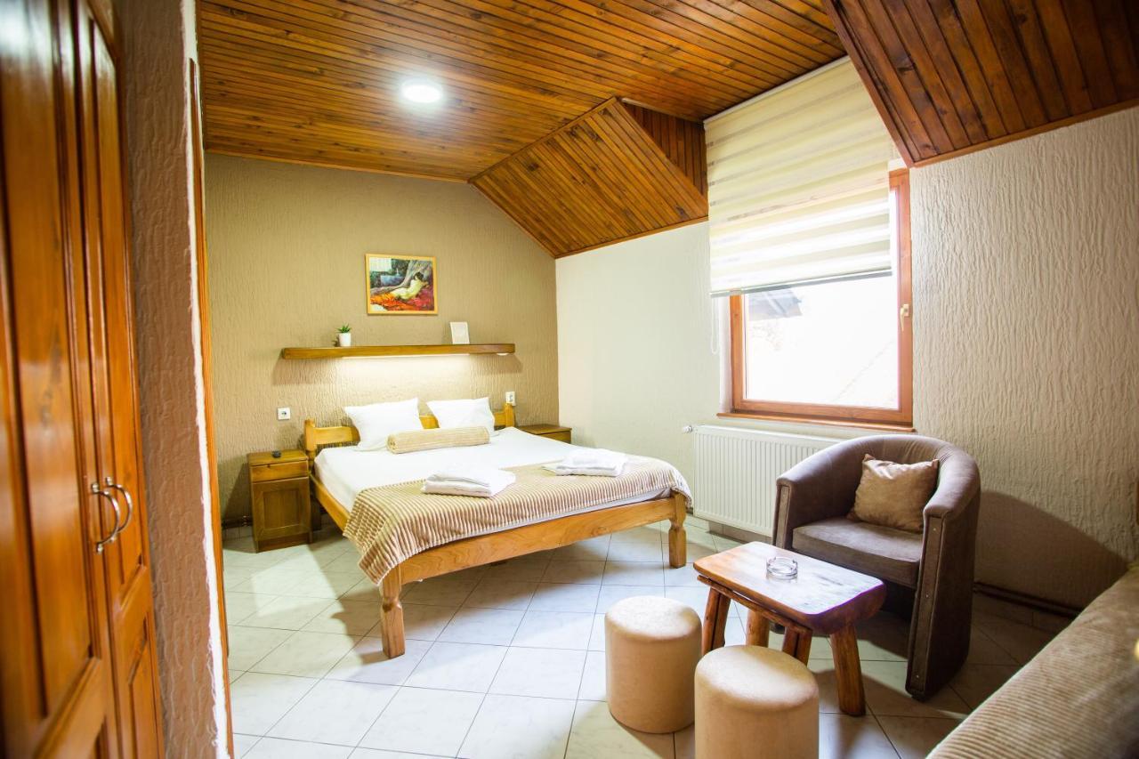 Guest House Vila Alexandar Palić エクステリア 写真