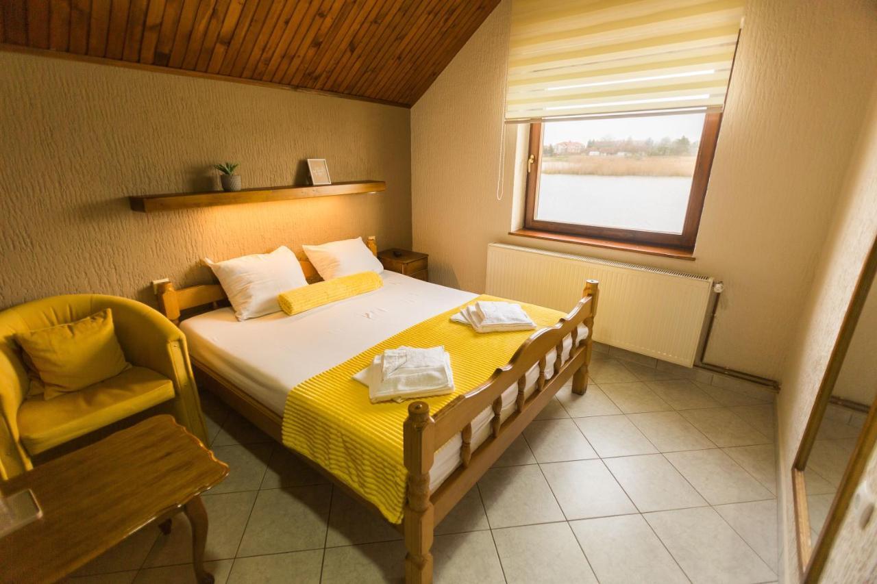 Guest House Vila Alexandar Palić エクステリア 写真