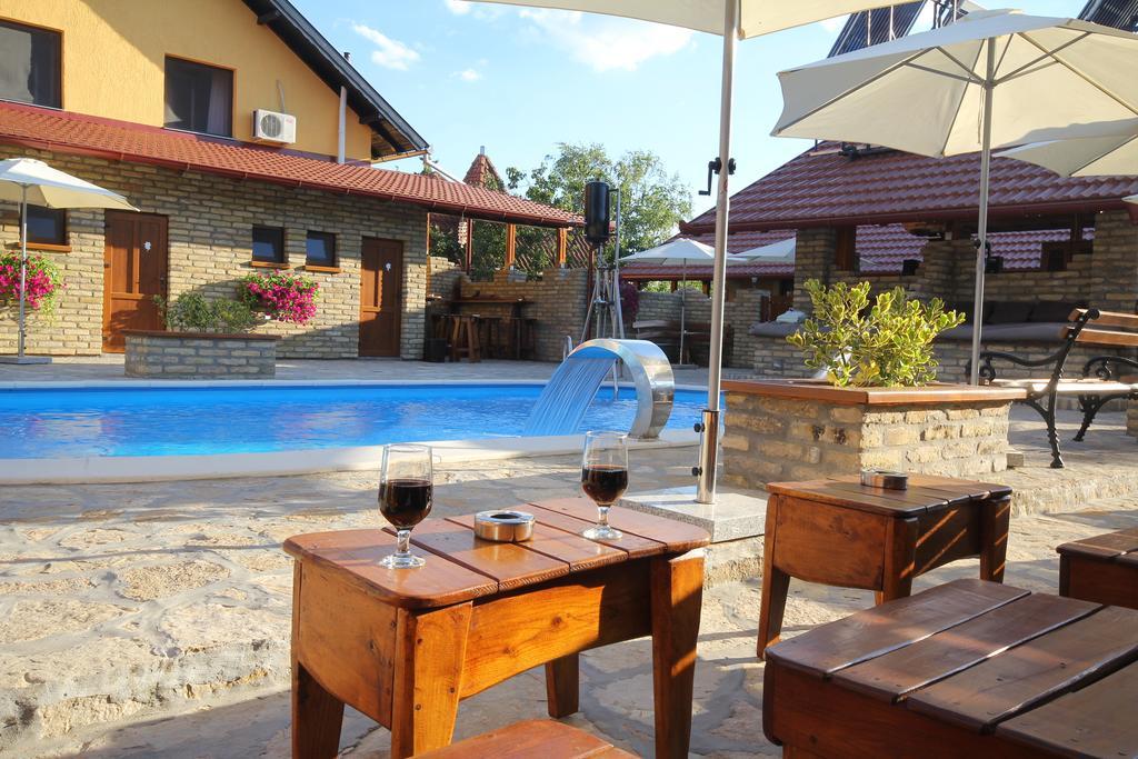 Guest House Vila Alexandar Palić エクステリア 写真