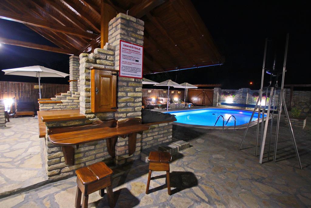 Guest House Vila Alexandar Palić エクステリア 写真
