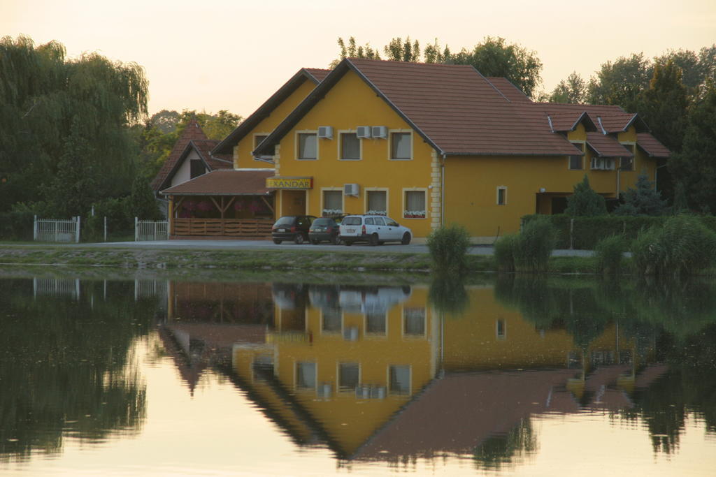 Guest House Vila Alexandar Palić エクステリア 写真